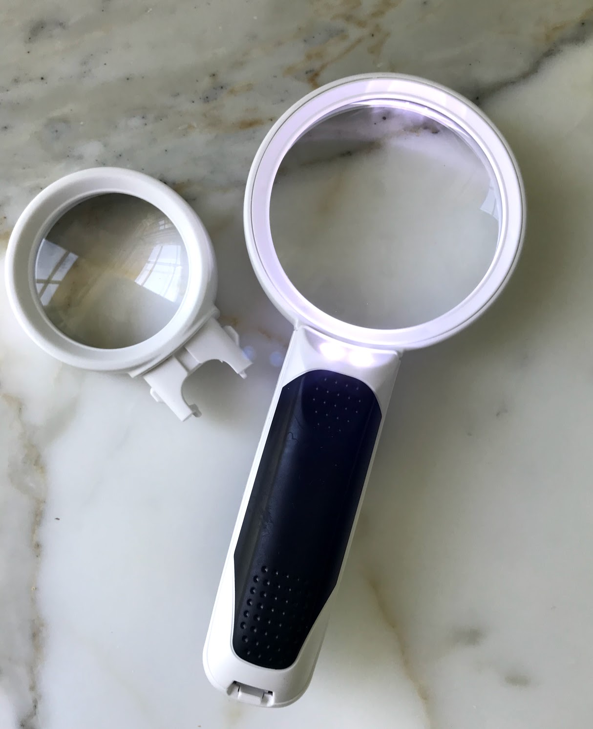 magnifying glass with light