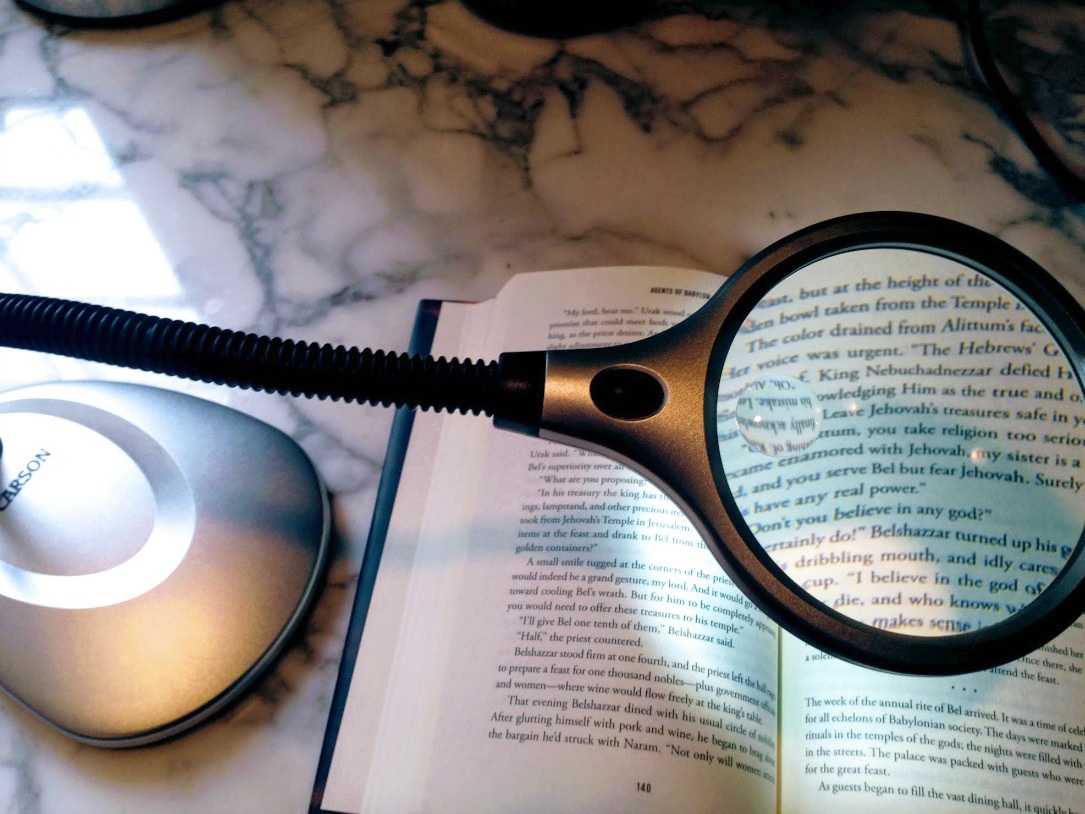 Foldable Stand 3X Reading Aid Illuminated Magnifier Lens with 4 LED lights Hands-Free Large A4 Full Page 3 Times Desktop Magnifying Glass for Low Vision Seniors Reading Magnifier Lanyard