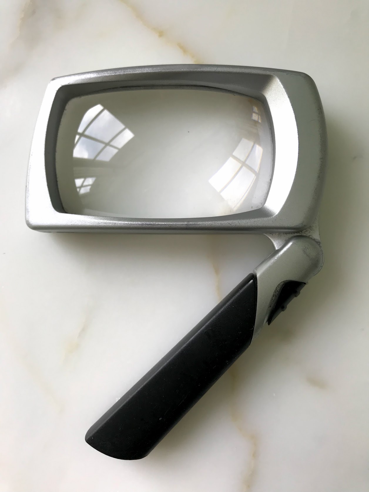 Magnif Eyes Explorer - Illuminated Pocket Magnifying Glass With LED Li –  Vision Enhancers