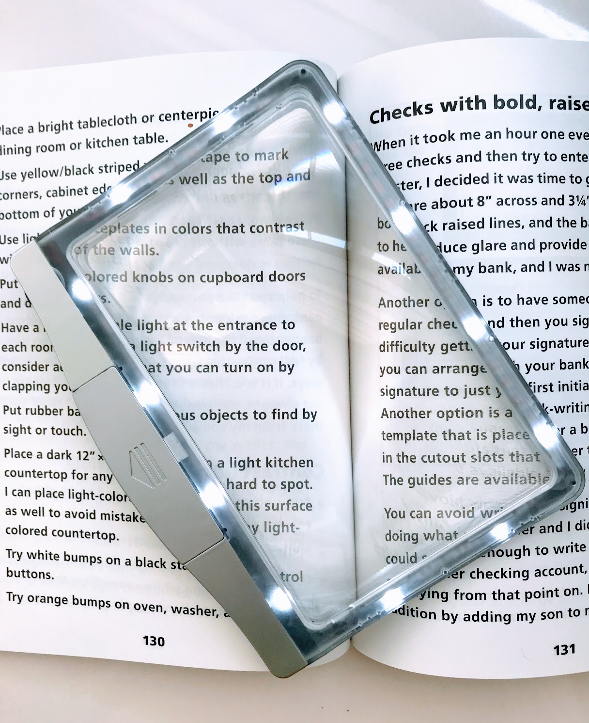 page magnifier with light