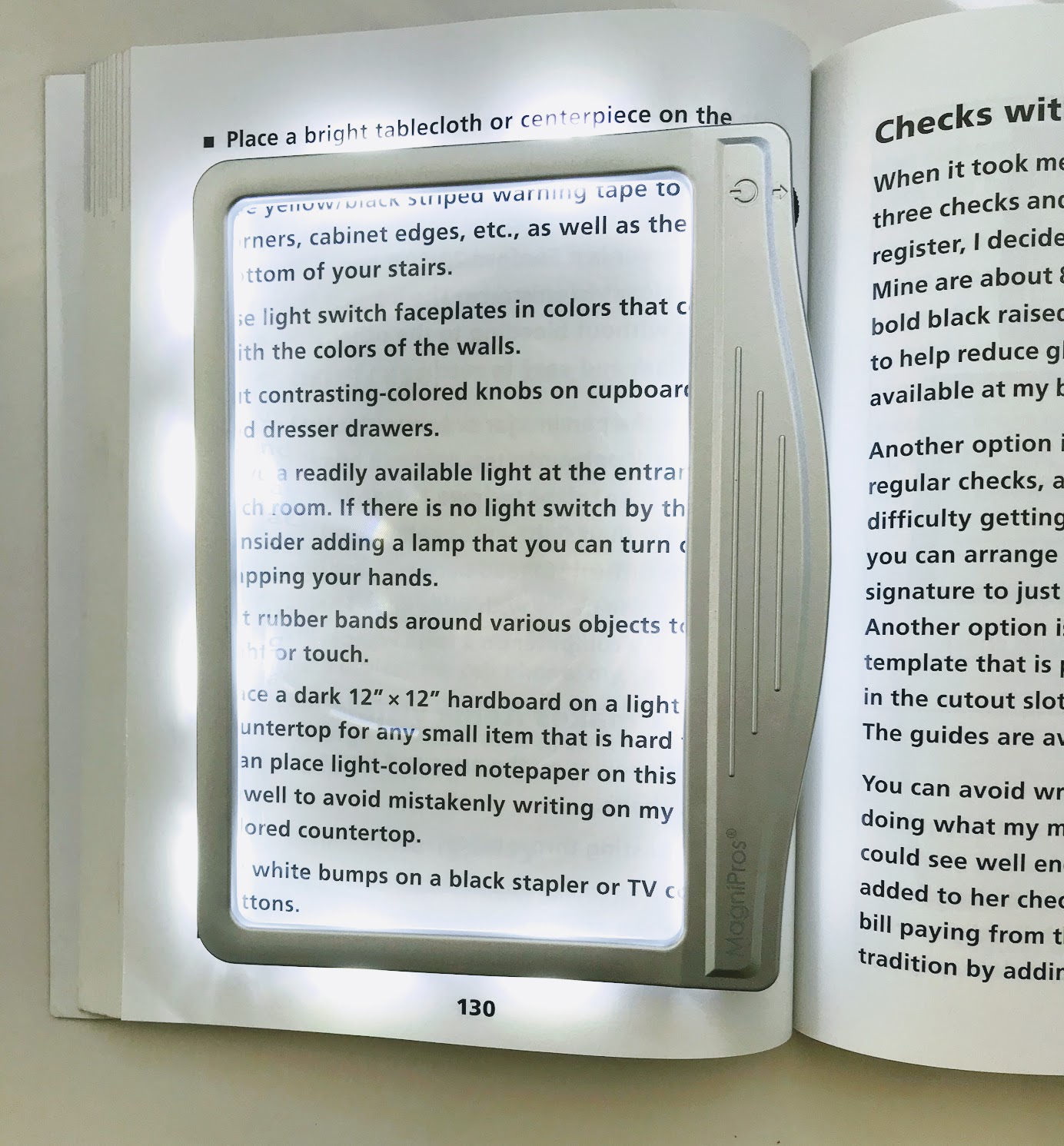 page magnifier with light