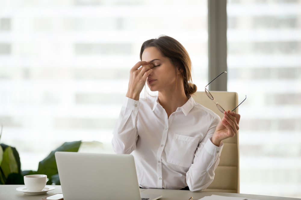 reduce computer eye strain by blinking